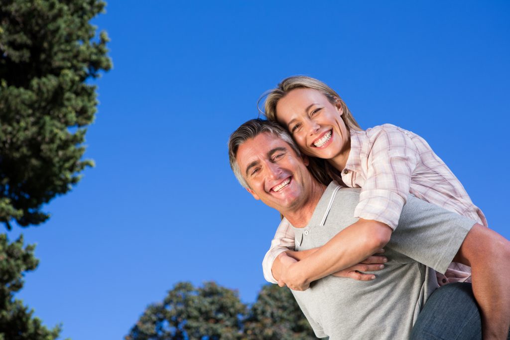 photo-of-50-year-old-happy-couple-tuto